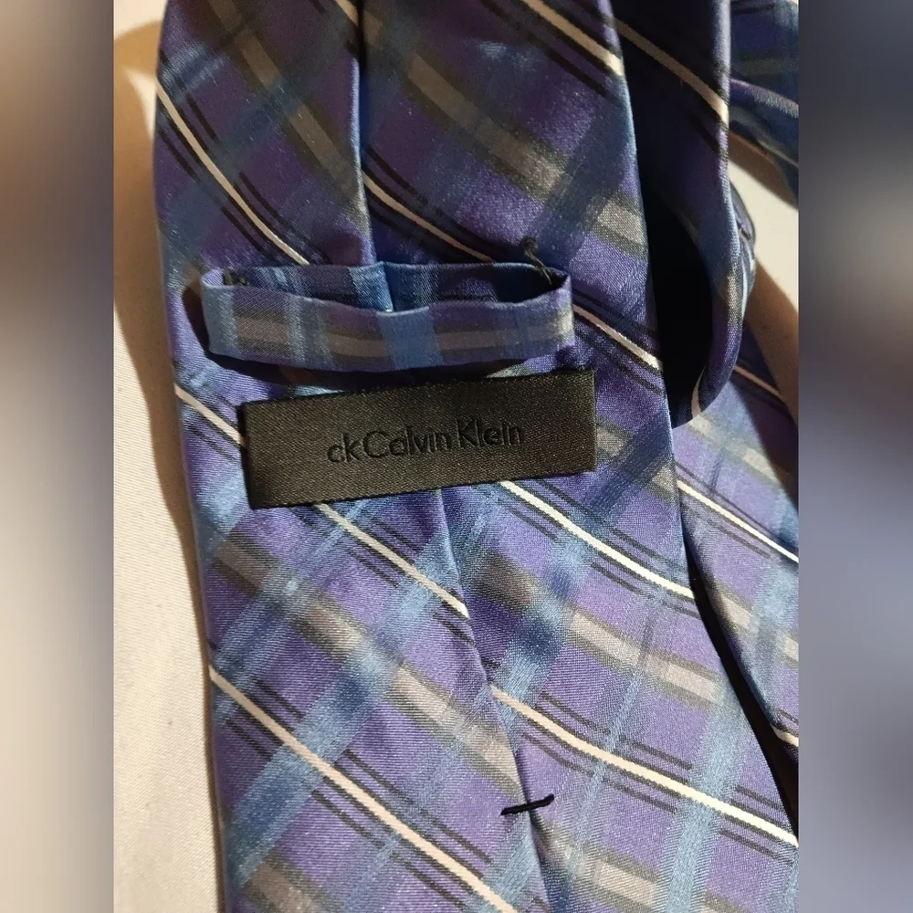 Calvin Klein xlong silk tie.
